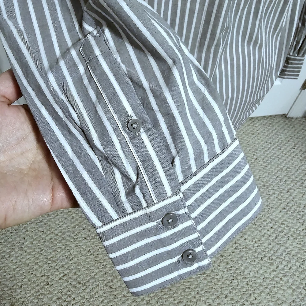 Banana Republic Oversized Button Down Dress Shirt - Size M - Picture 4 of 8